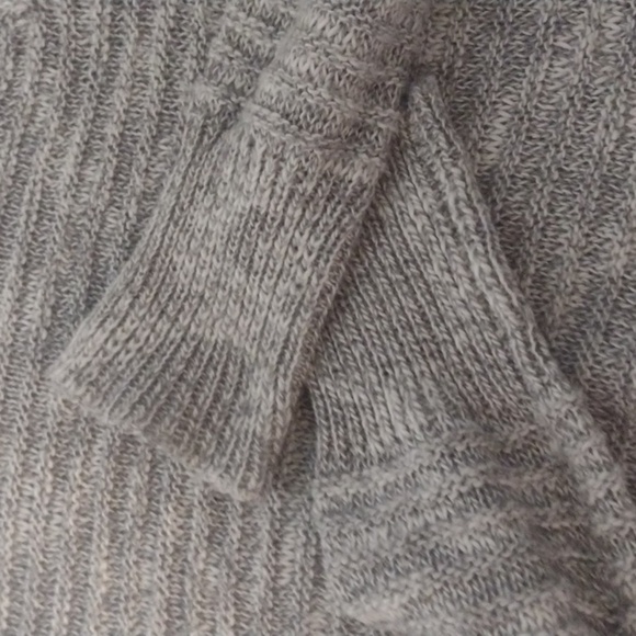 Mudd Gray sweater size small - Picture 9 of 9